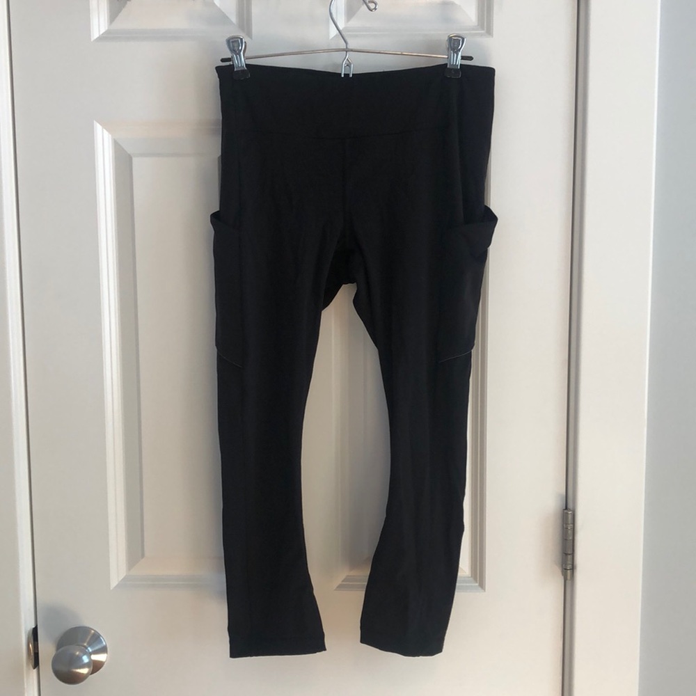Black lululemon Cropped Leggings with Leg Pockets